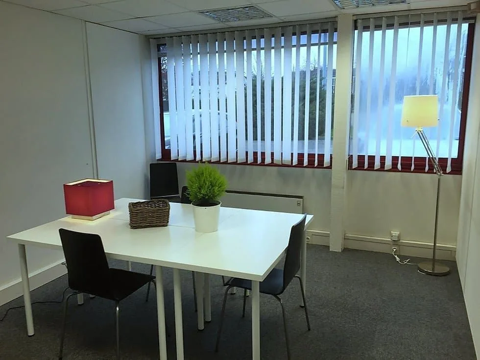 ADE Nantes, Privatbüro mit 4 Arbeitsplätzen, Nantes
