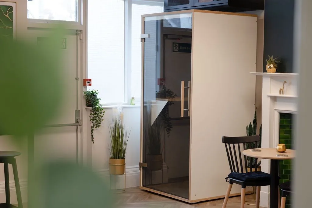 Airivo Birmingham, Cabine acoustique, Birmingham