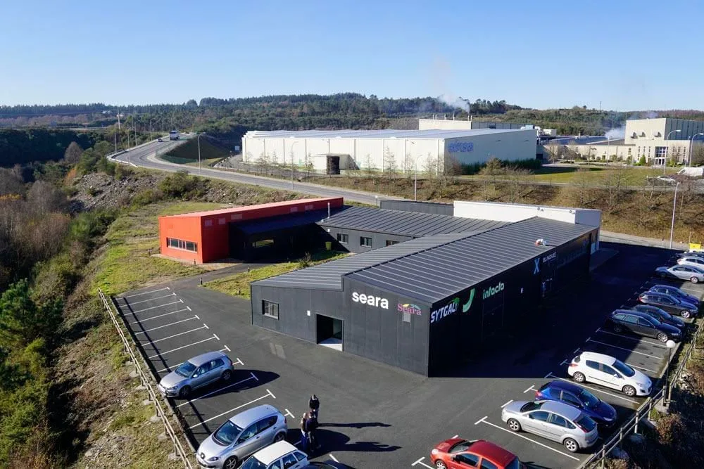 Asociación Seara, Fachada do edifício, As Pontes