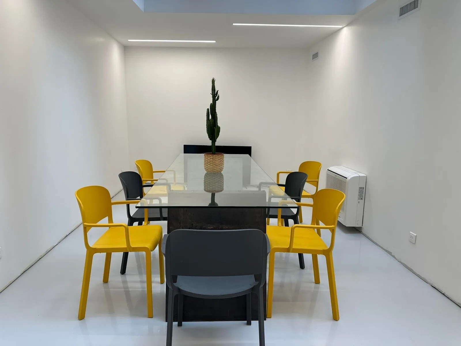 Atelier de L'Ourcq, Meeting room for 7 people, Paris 19e