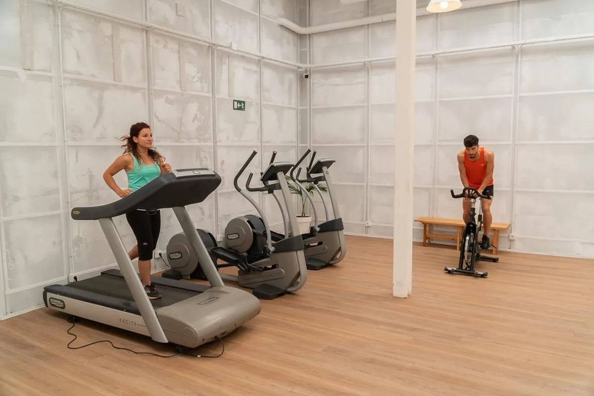 Aticco Sants, Sala de deporte, Barcelona