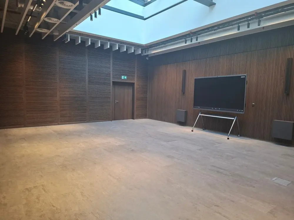 Clockwise by The Louise, Auditorium B, Brussel