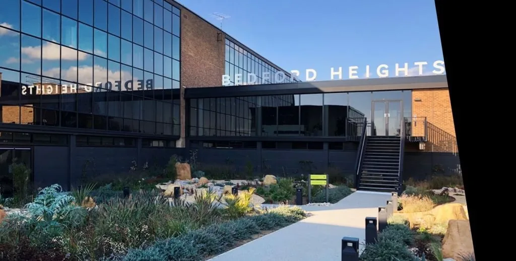 Bedford Heights, Façade, Bedford