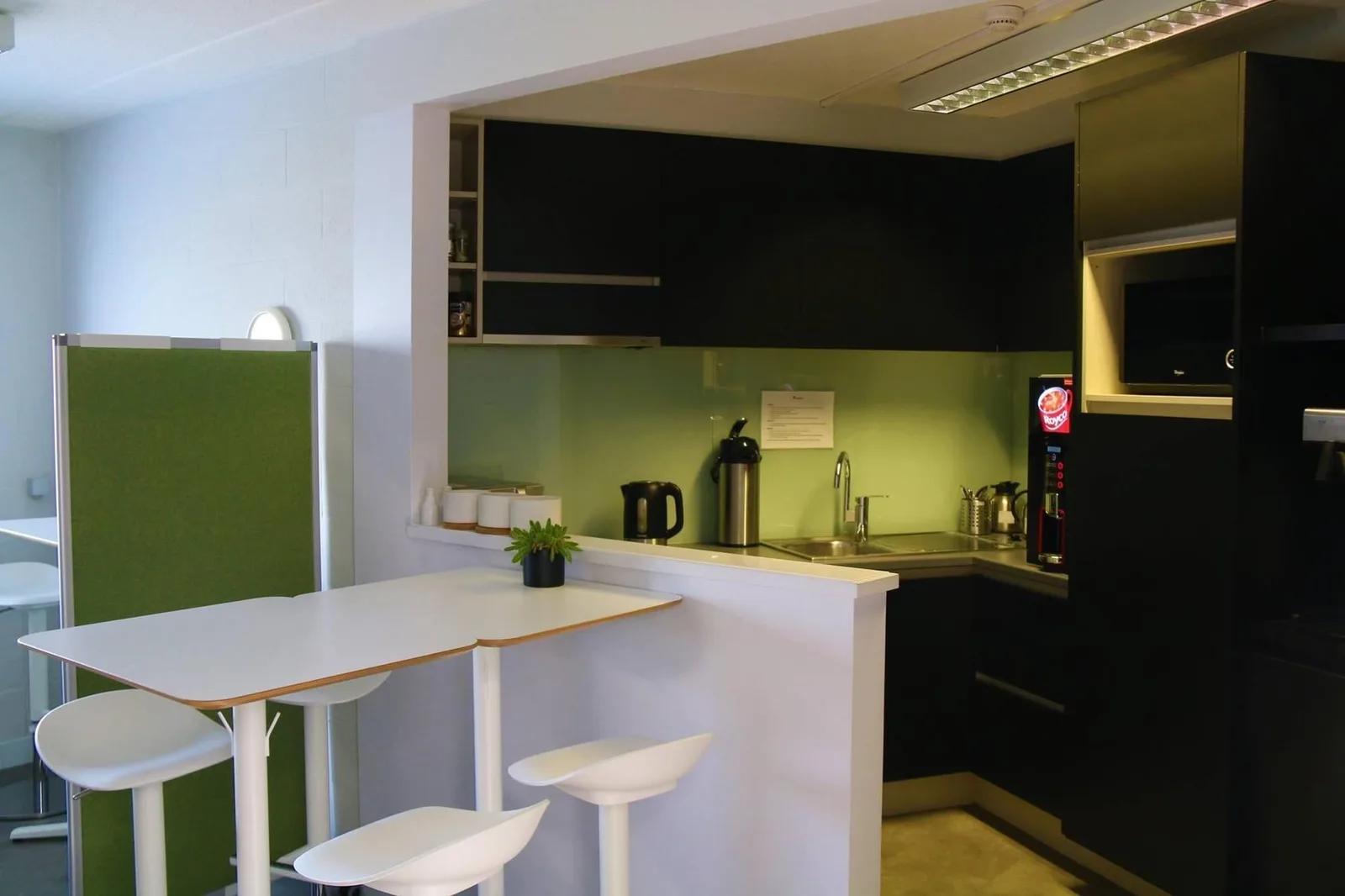 Bedrijvencentrum Mechelen, Cuisine, Malines