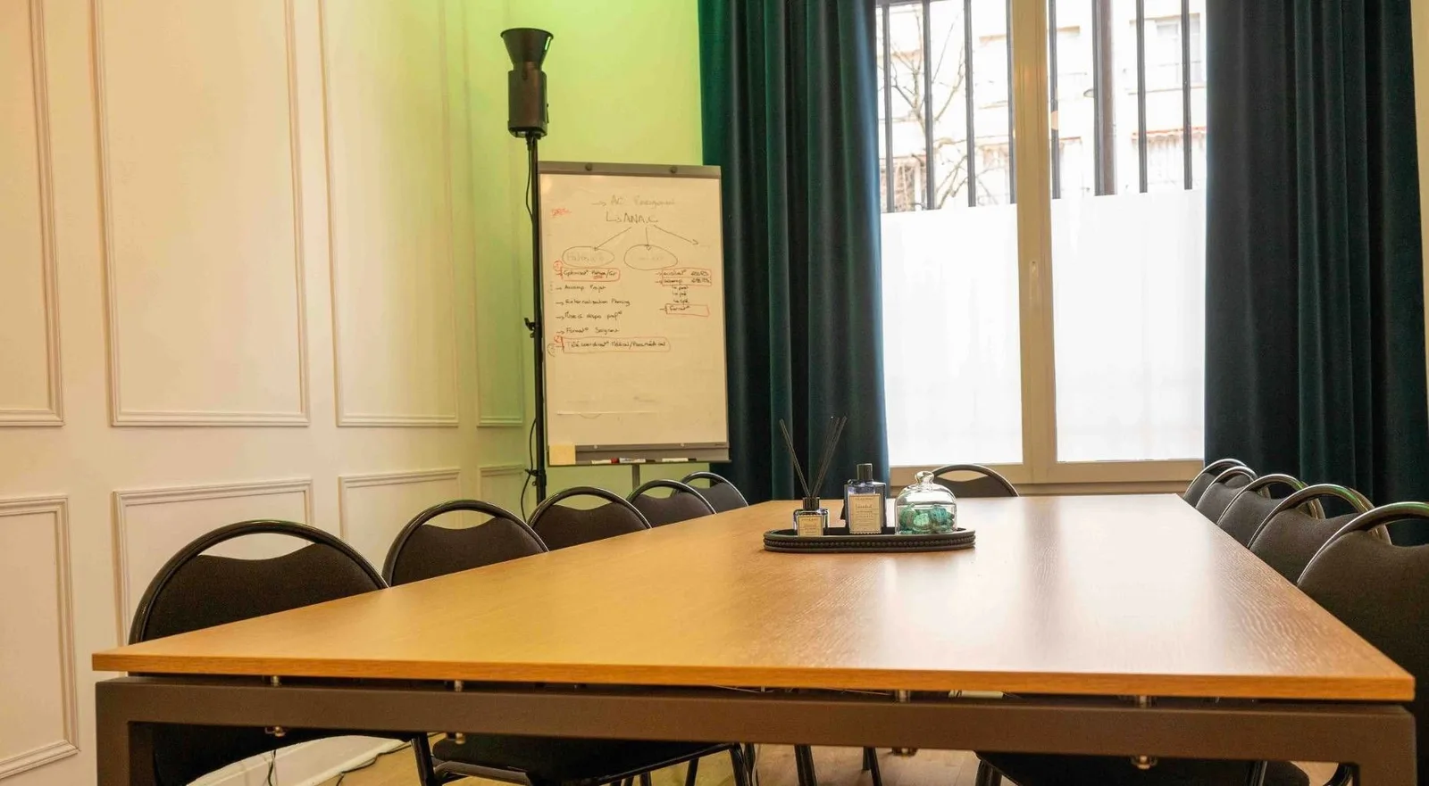 Bureau 16ème, Salle de réunion 11 personnes, Paris 16e