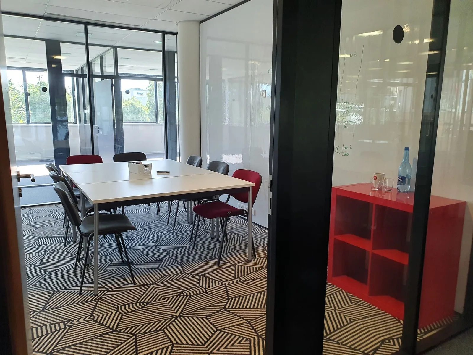 Au Bureau, Meeting room for 9 people, Asnières-sur-Seine