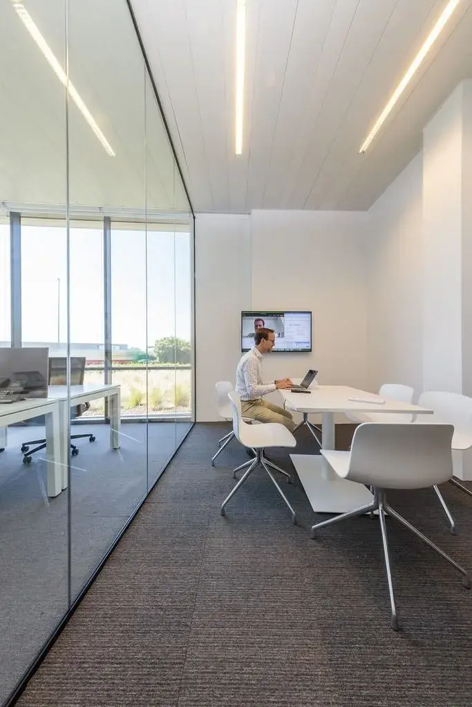 SkylinE40 Business Center, Bureau privé pour 3 personnes, Alost