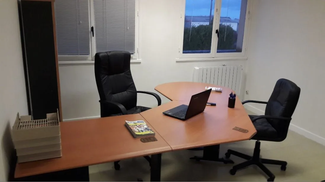 Bureaux Bourges, Private office, 1 desk, Bourges