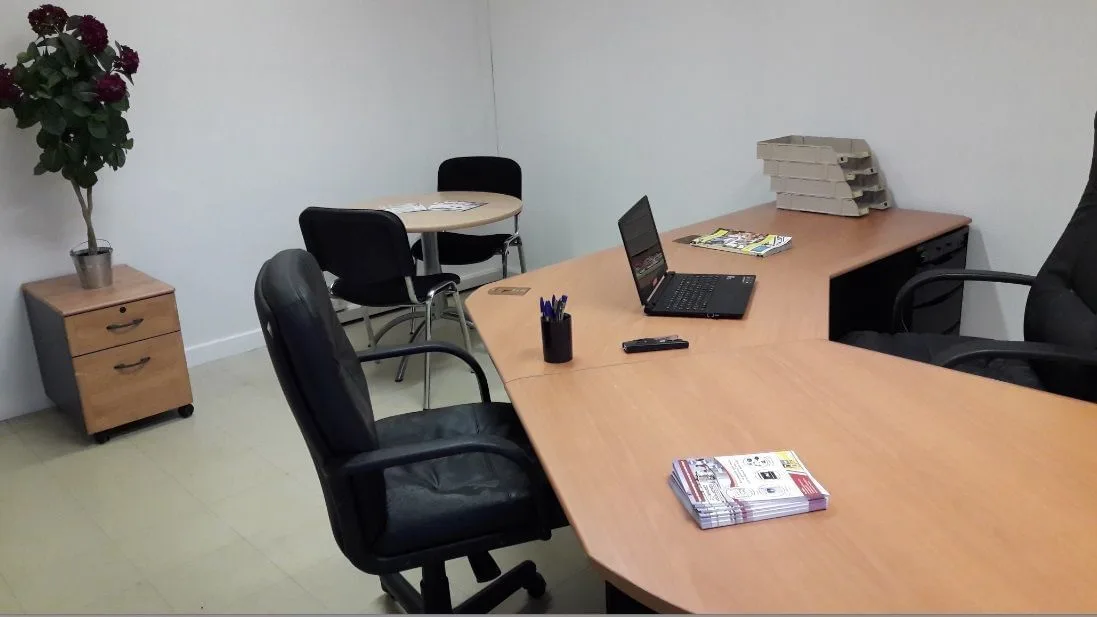 Bureaux Bourges, Private office, 1 desk, Bourges
