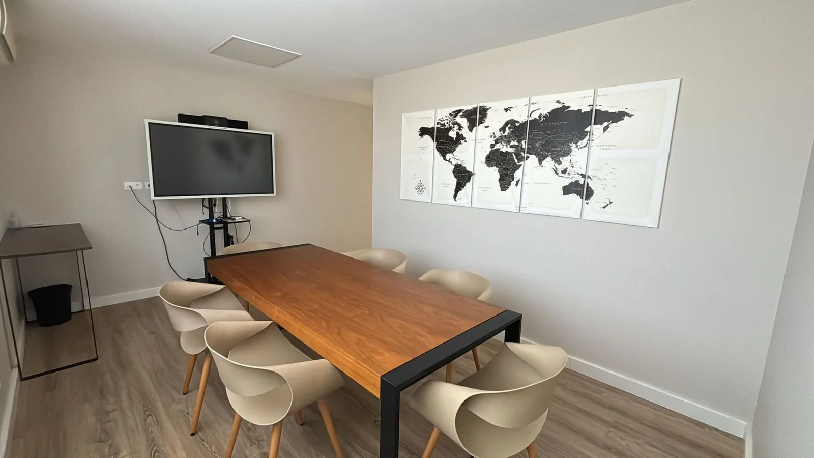 Buro Club Fréjus / Puget-sur-Argens, Meeting room for 6 people, Puget Sur Argens