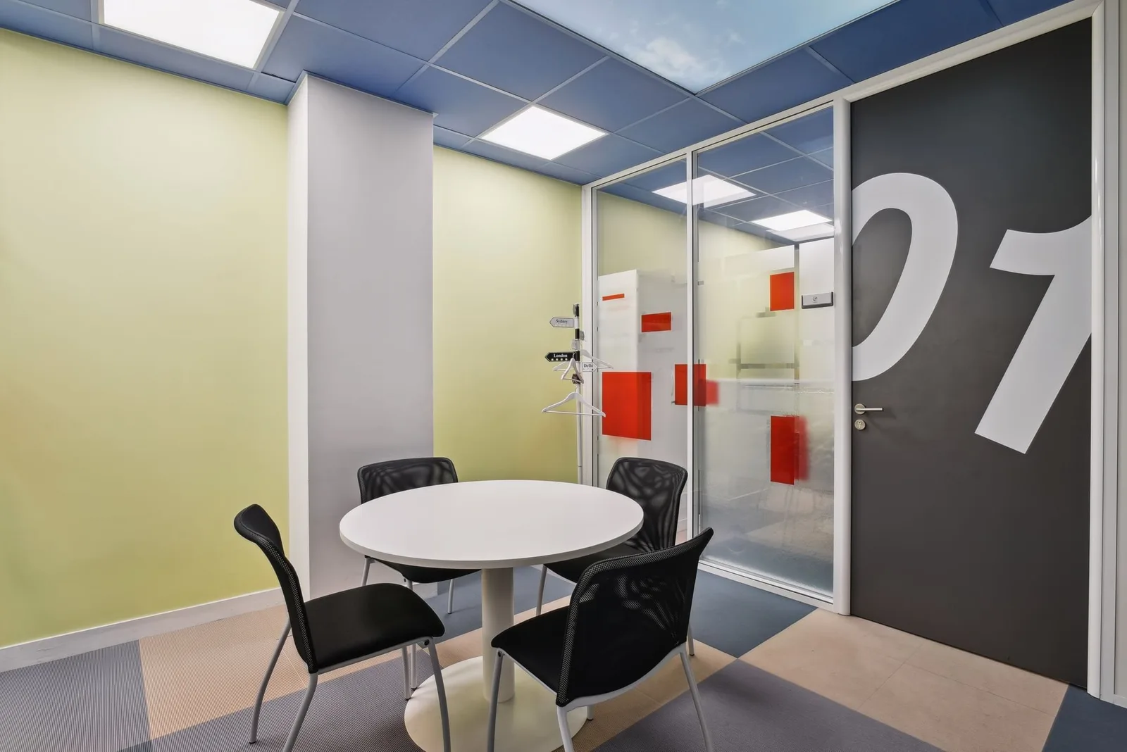 Buro Club Paris République, Salle de réunion 4 personnes, Paris 11e