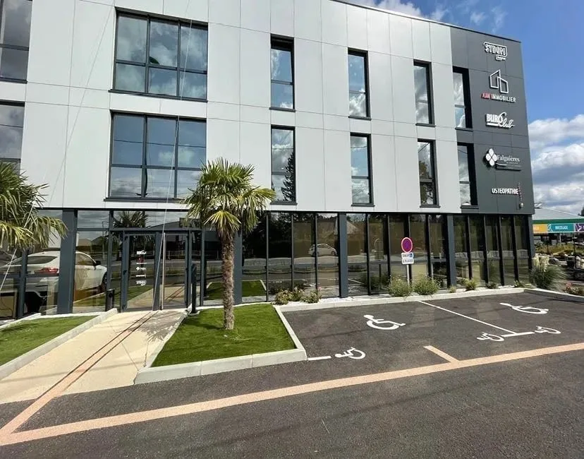 Buro Club Rodez, Gebäudefassade, Luc-la-Primaube