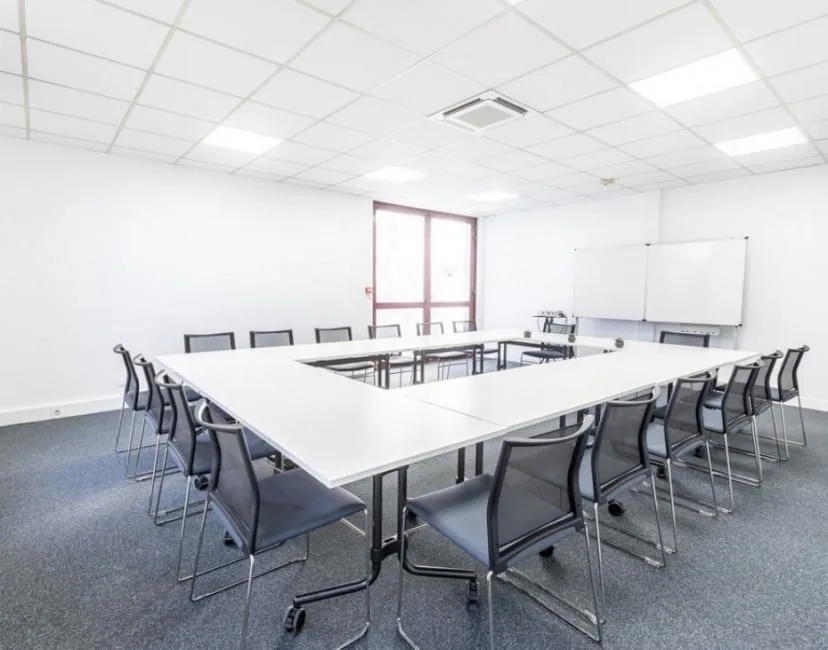 Buro Club Saint-Germain-en-Laye, Salle de réunion 18 personnes, Saint-Germain-en-Laye