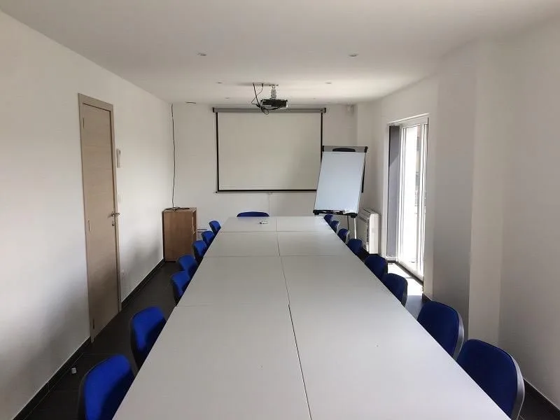 Business Center Des Awirs, Vergaderruimte voor 16 personen, Flémalle