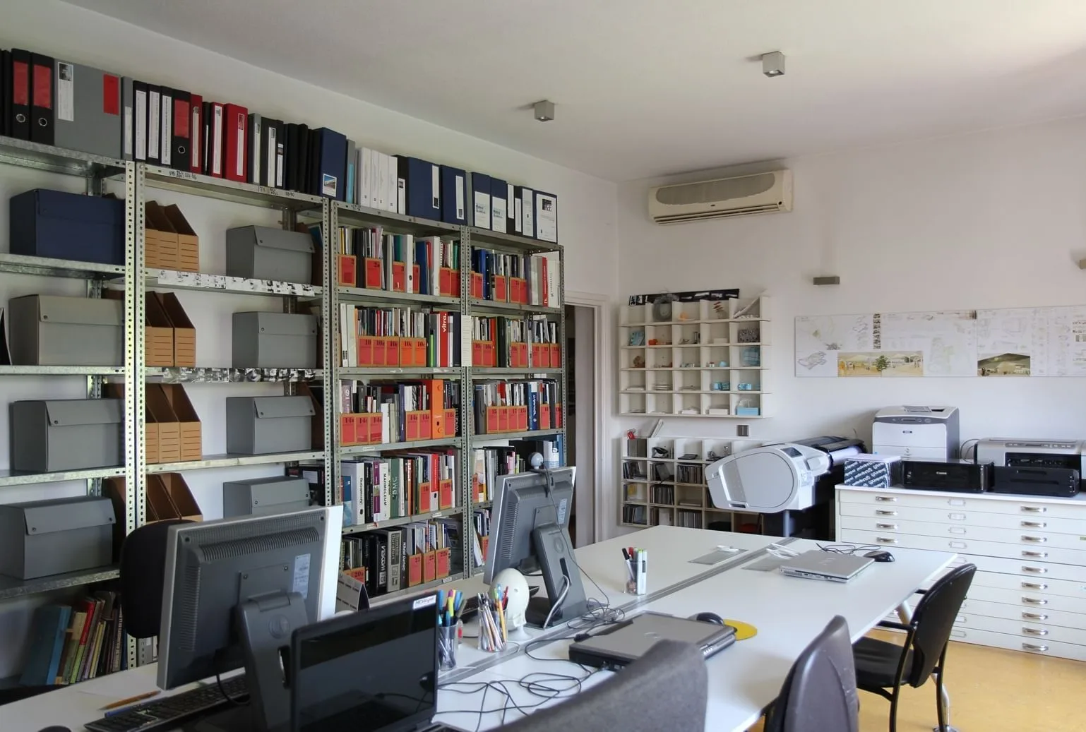 Casa De Las Flores, Private office, 4 desks, Madrid