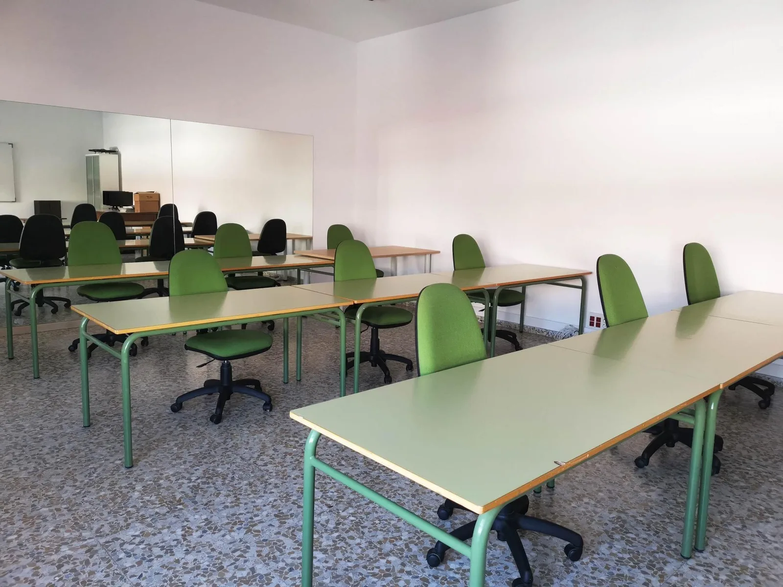 Centro De Coworking Elpatio, Sala de formación para 12 personas, Cordoba
