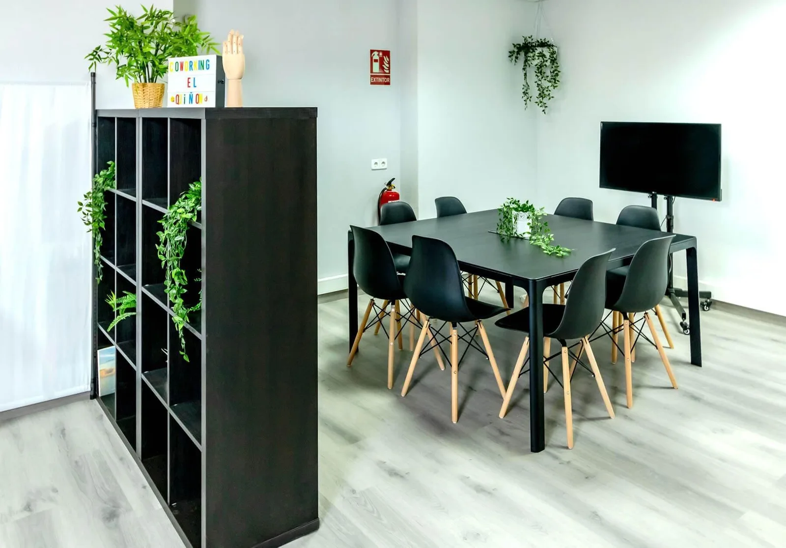 Centro De Negocios Quiñón, Meeting room for 8 people, Castilla-La Mancha