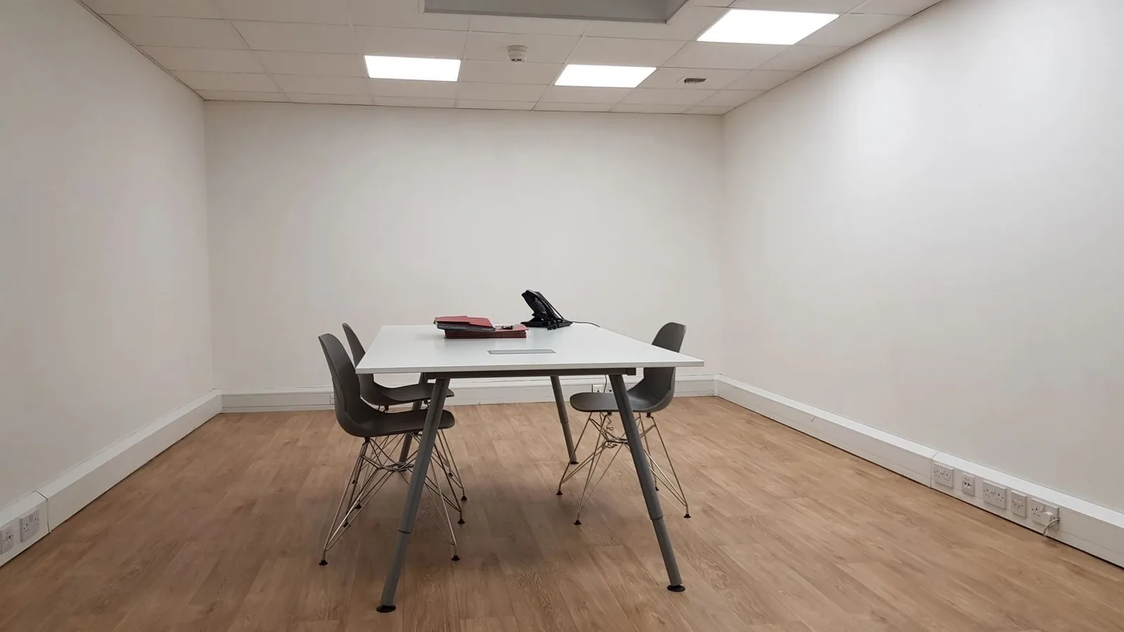 Chelsea Gate Studios Limited, Salle de réunion 4 personnes, Londres