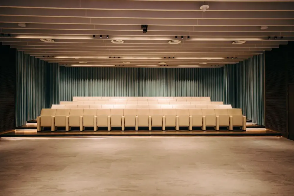 Clockwise by The Louise, Auditorium A, Brussel