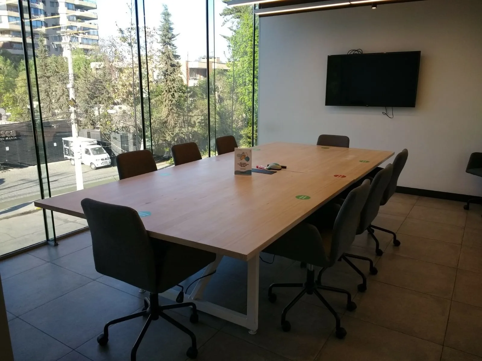 Co-Work Los Abedules, Sala de reuniones para 8 personas, Vitacura