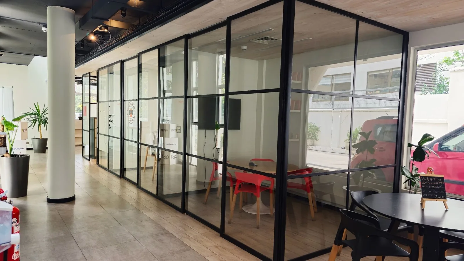 Co-Work Isidora, Sala de reuniones para 4 personas, Santiago