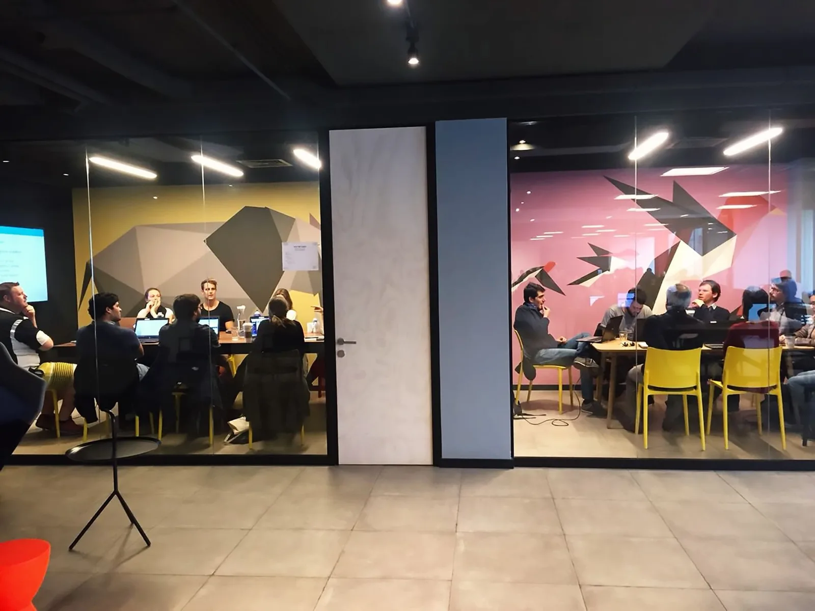 Co-Work Monjitas, Sala de reuniones para 8 personas, Santiago