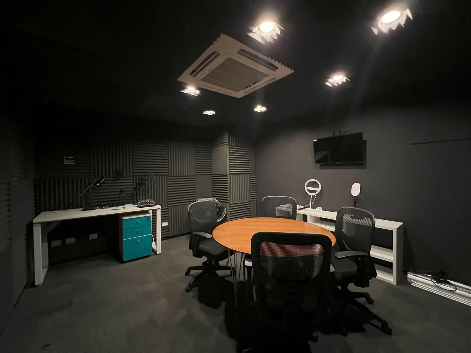 Co-Work Vespucio Oriente, Meeting room for 4 people, Vitacura