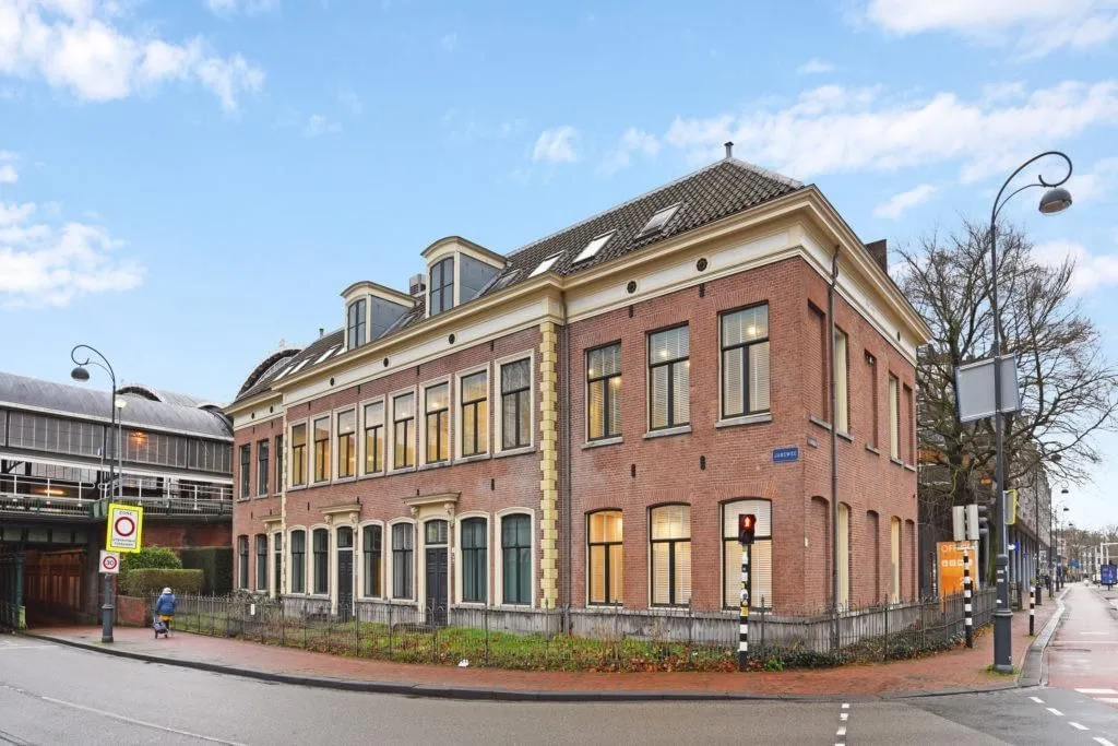 Cobraspen Kennemerplein, Façade, Haarlem