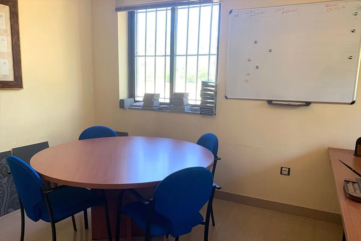 Collective Pirineos, Salle de réunion 4 personnes, Fiscal