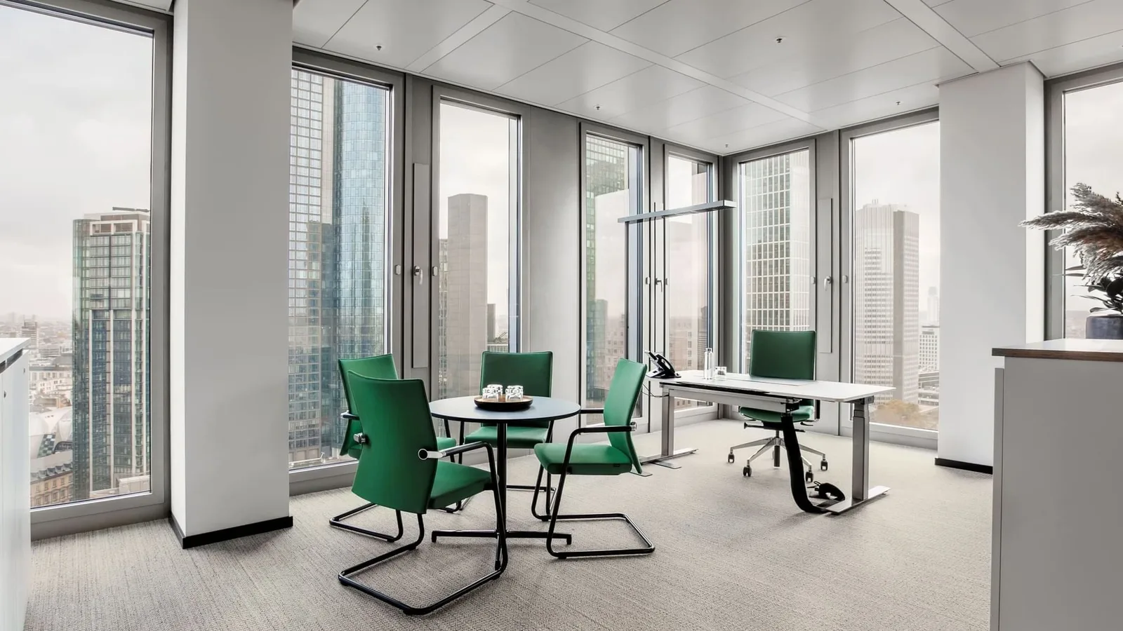 Contora Office Solutions - Frankfurt Marienturm, Privatbüro mit 1 Arbeitsplatz, Frankfurt am Main