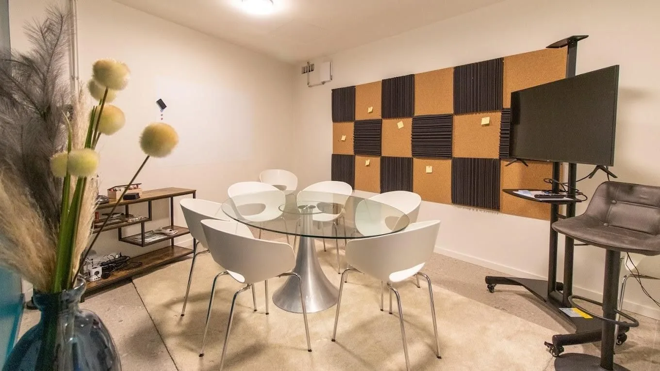 Cowork'Ittre, Vergaderruimte voor 6 personen, Ittre