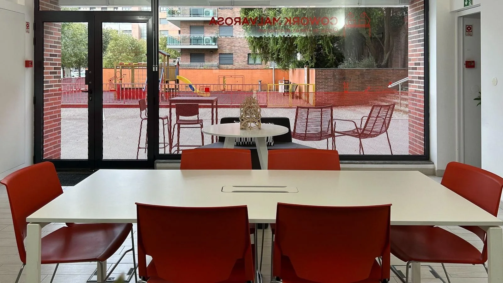 Cowork Malvarosa, Meeting room for 6 people, Alverca do Ribatejo