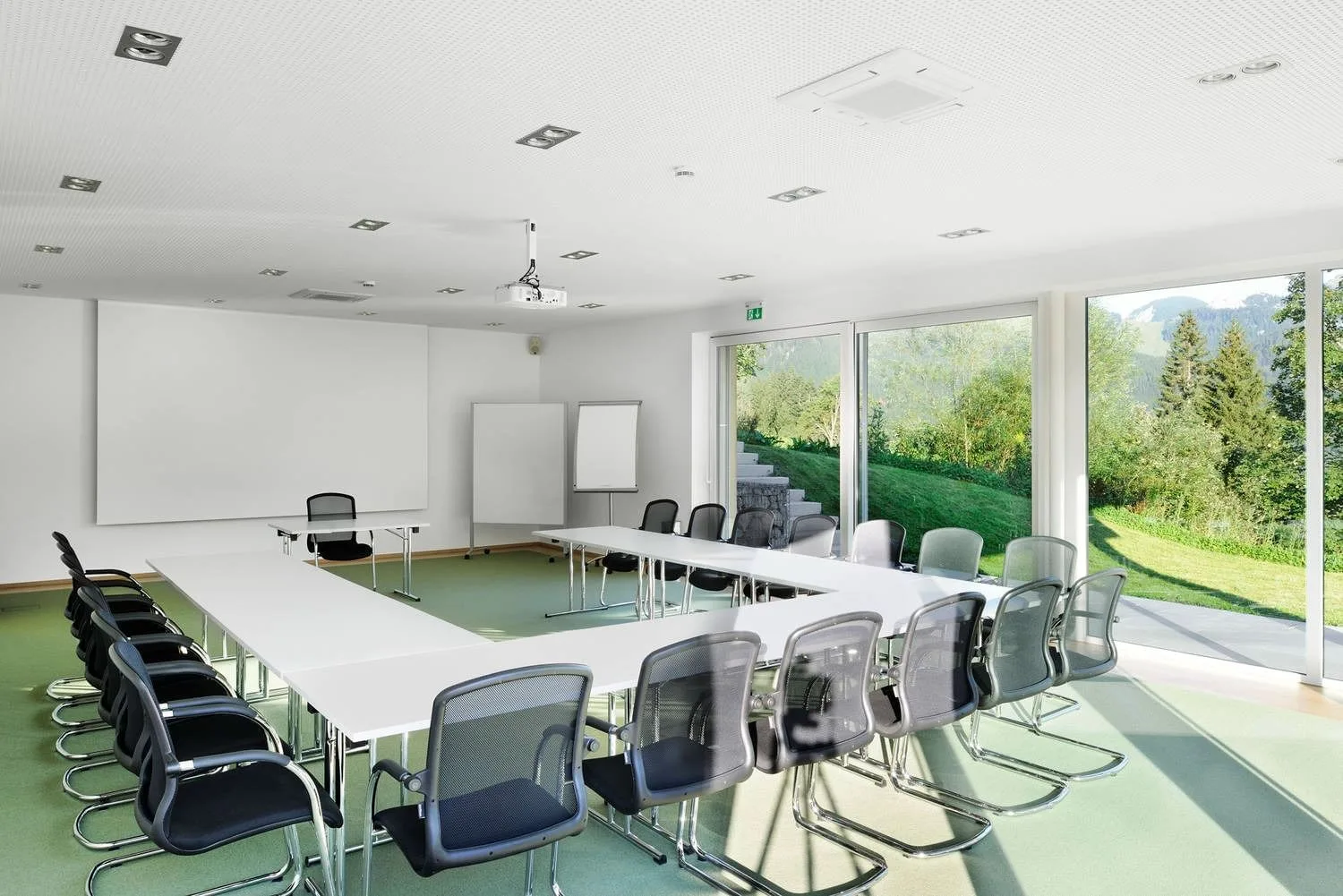 CoworkationALPS Schliersee, Besprechungsraum für 16 Personen, Schliersee