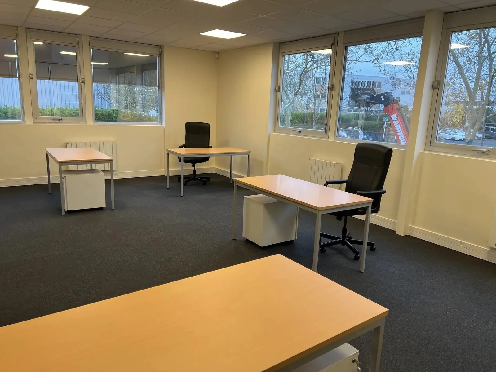 Coworkea Buc, Privatbüro mit 4 Arbeitsplätzen, Buc