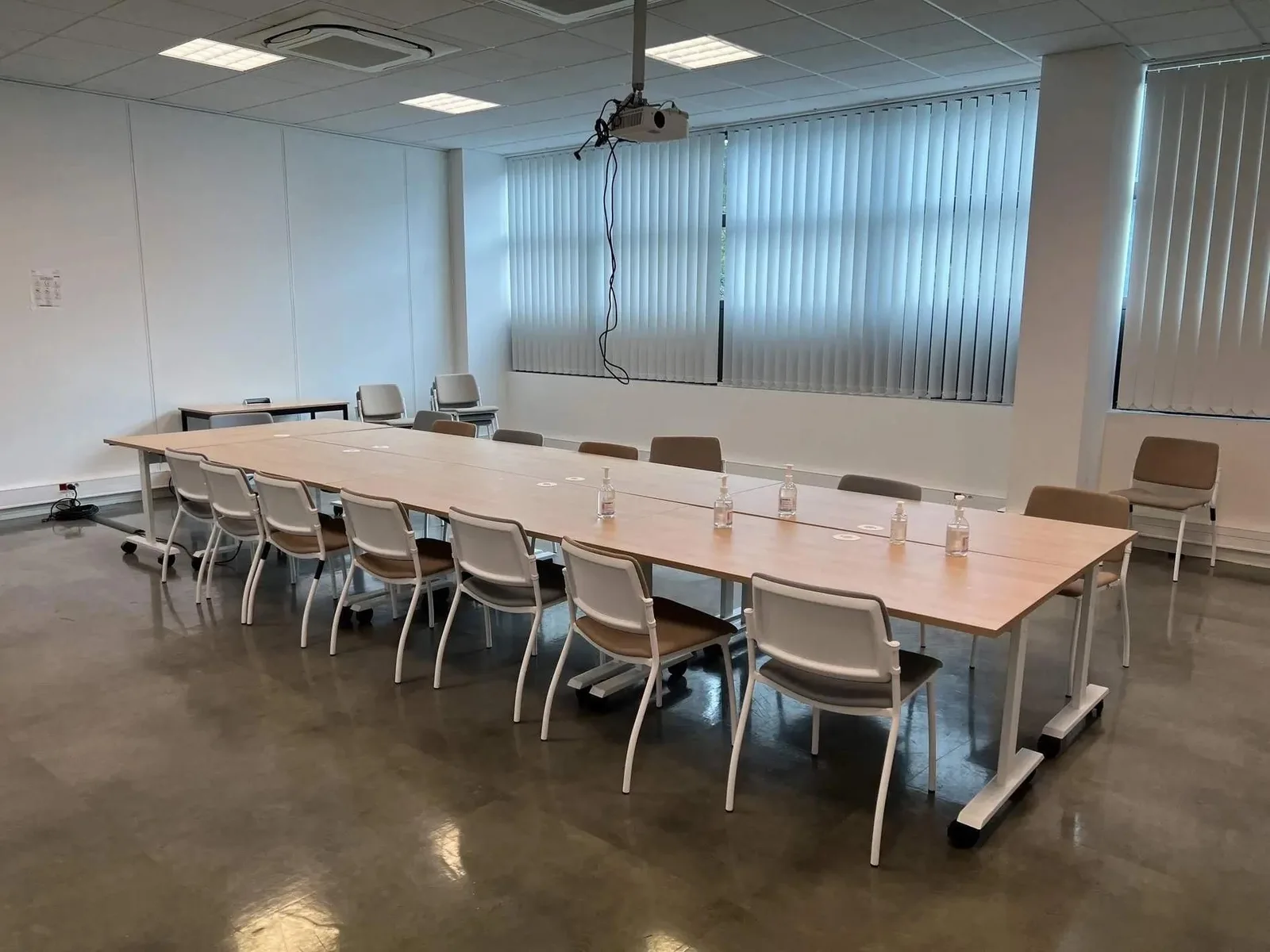 Coworkea Montigny, Salle de réunion 14 personnes, Montigny-le-Bretonneux