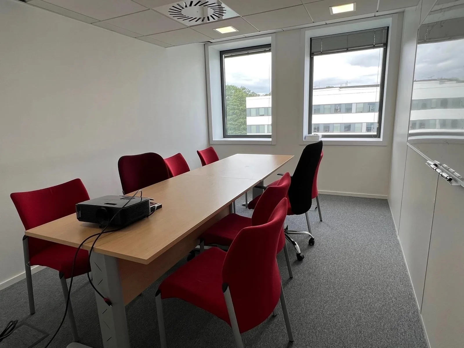 Coworkea Le Plessis Robinson, Salle de réunion 8 personnes, Le Plessis Robinson