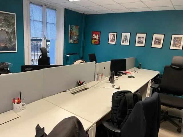 Coworkea Uzes, Privatbüro mit 6 Arbeitsplätzen, Paris 2e