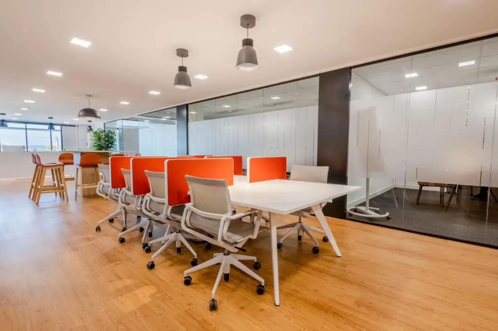 Regus IL, Chicago - O'Hare Airport, Coworking desk, Rosemont, IL