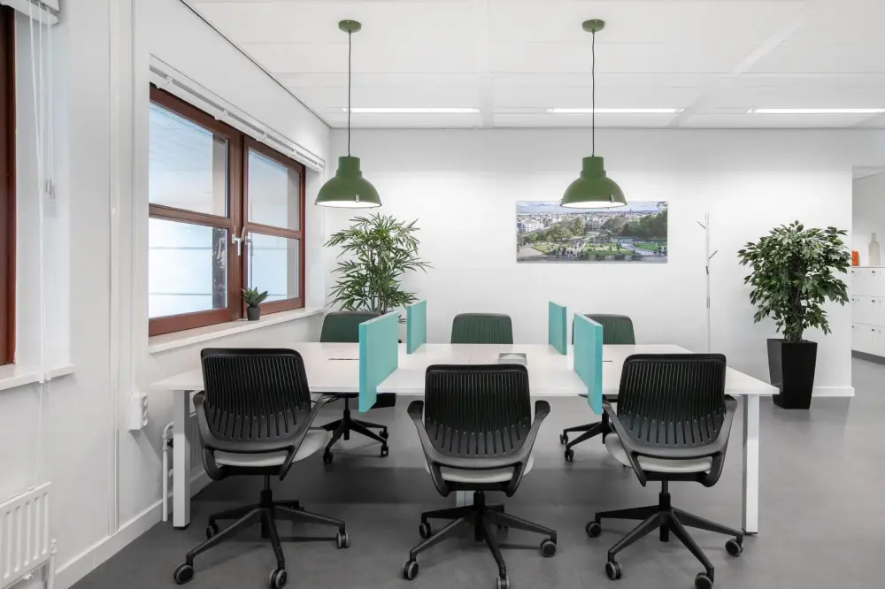 Regus IL, Downers Grove - Executive Towers West, Coworking desk, Downers Grove, IL