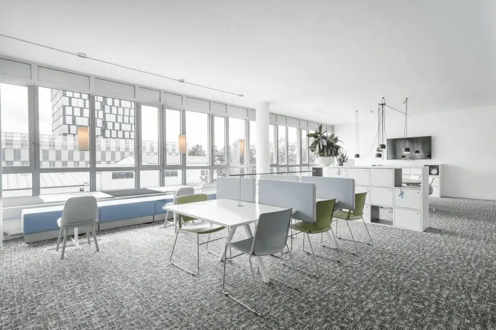 Regus FUKUOKA, JR JP Hakata Building, Coworking desk, Fukuoka