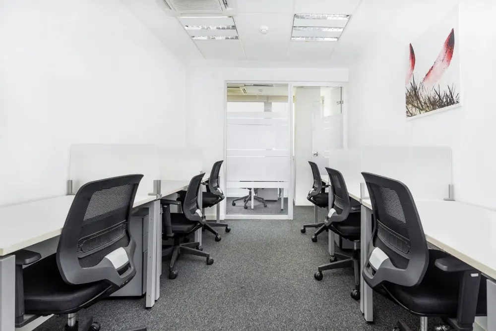 Regus MB, Winnipeg – 201 Portage Avenue, Coworking desk, Winnipeg, MB