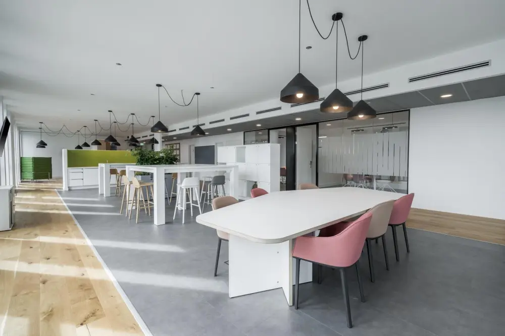Regus NH, Portsmouth - Portsmouth, Coworking desk, Portsmouth, NH