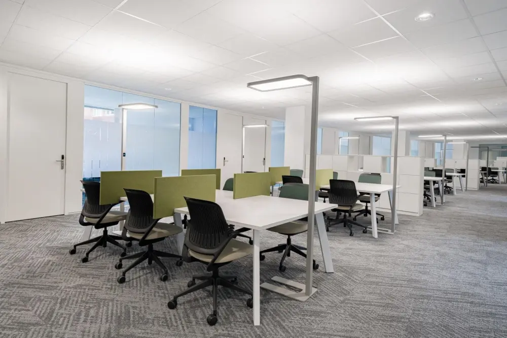 Regus QC, Montreal - McGill College, Coworking desk, Montreal, QC