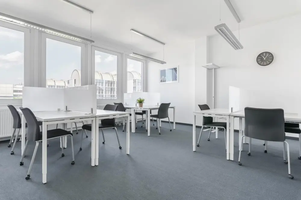 Regus QC, Saint Laurent - Ville St-Laurent, Coworking desk, Saint Laurent, QC