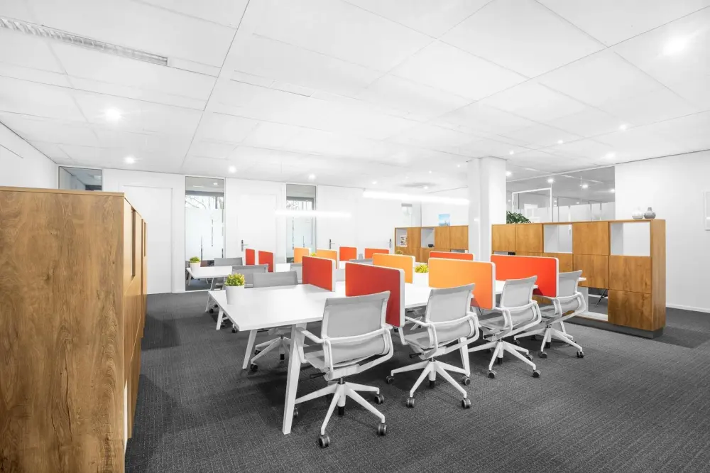 Regus IL, Westmont - Oakmont Plaza Dr, Coworking desk, Westmont, IL