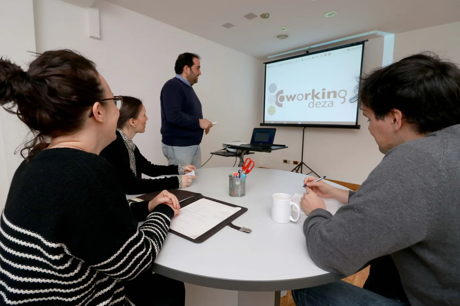 Coworking Deza, Meeting room for 4 people, Lalín