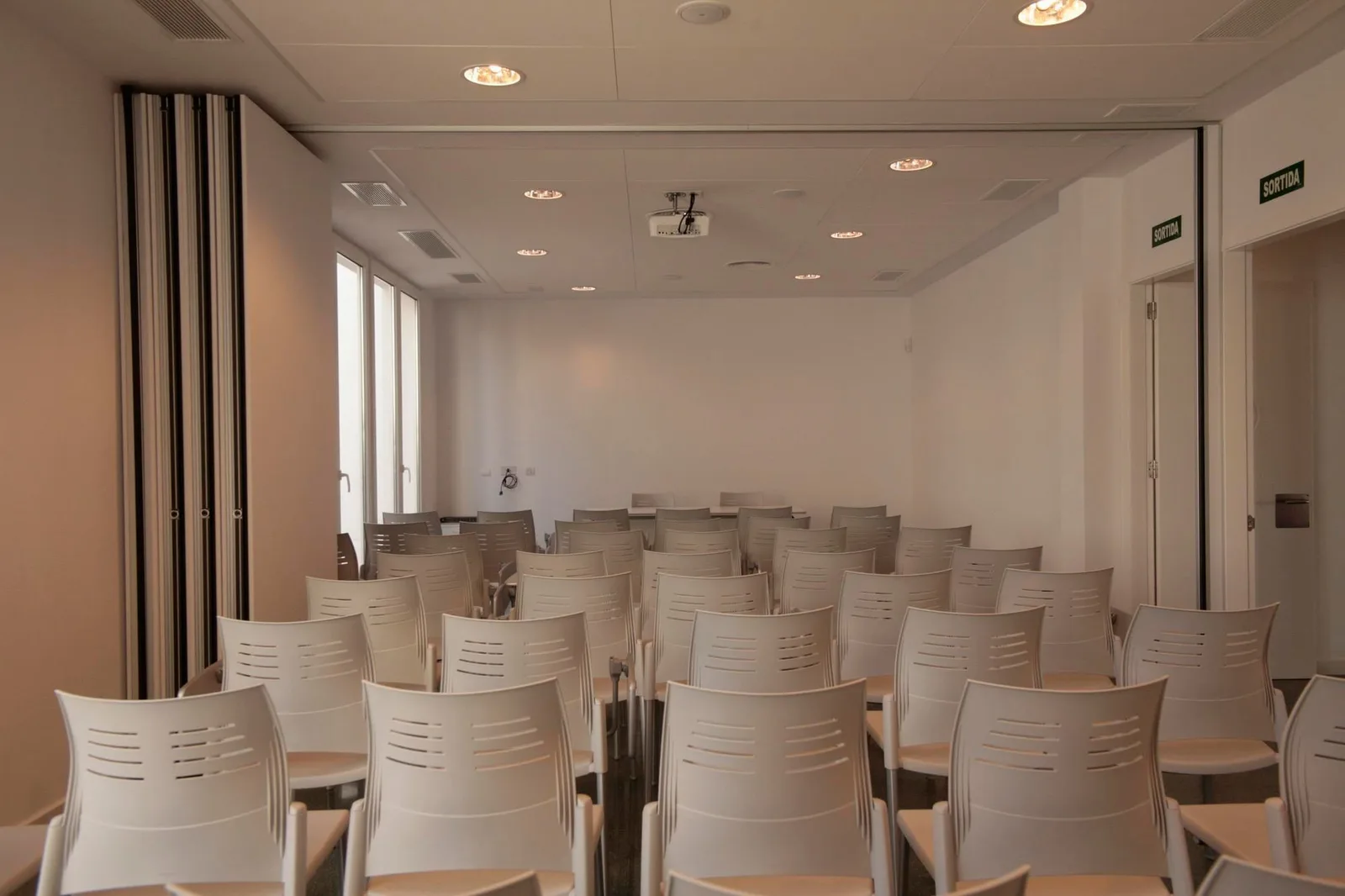 Coworking Es Mercadal, Sala de formación para 24 personas, Manacor