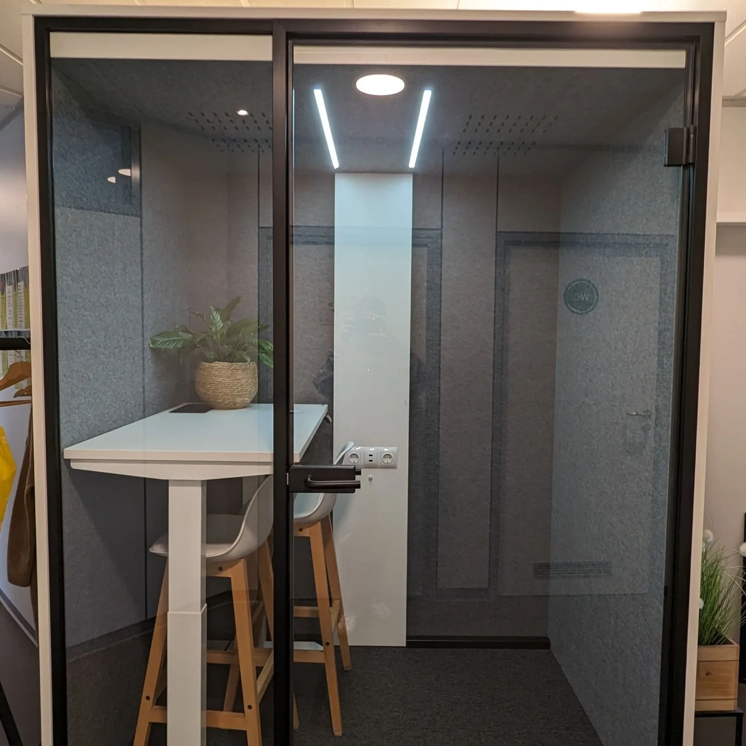 Coworking Forum, Telefonkabine, Köln