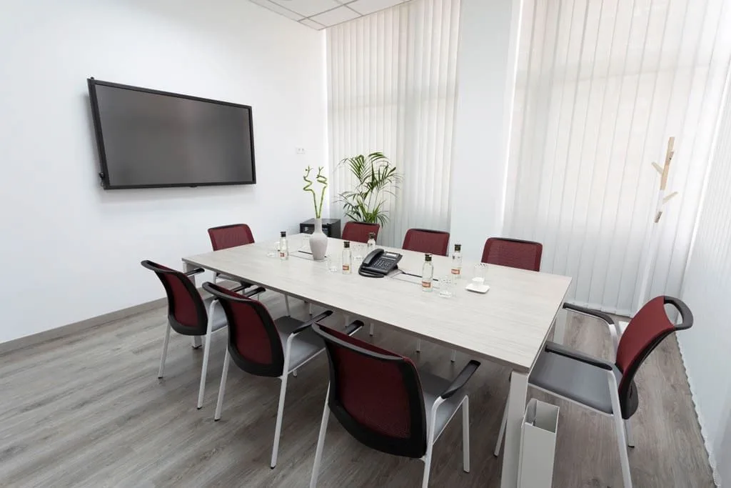 Coworking Sainz De Baranda, Meeting room for 8 people, Madrid