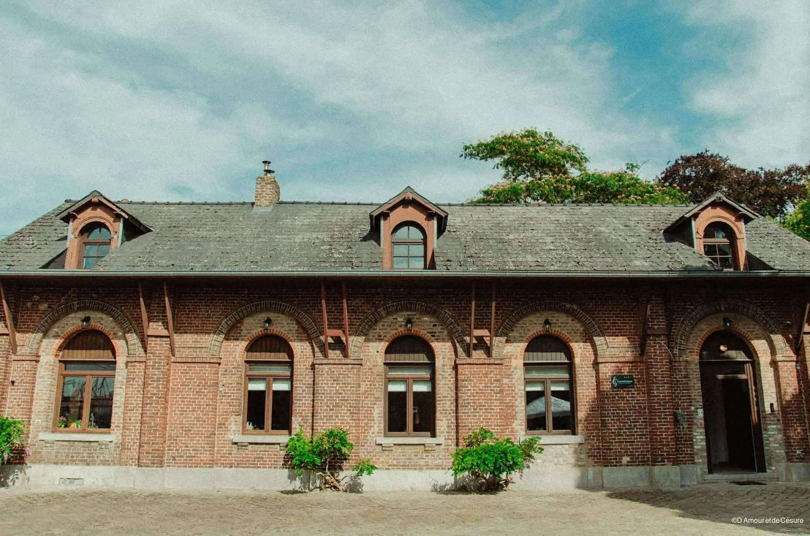 CoworkSteam, Gevel van het gebouw, Boussu